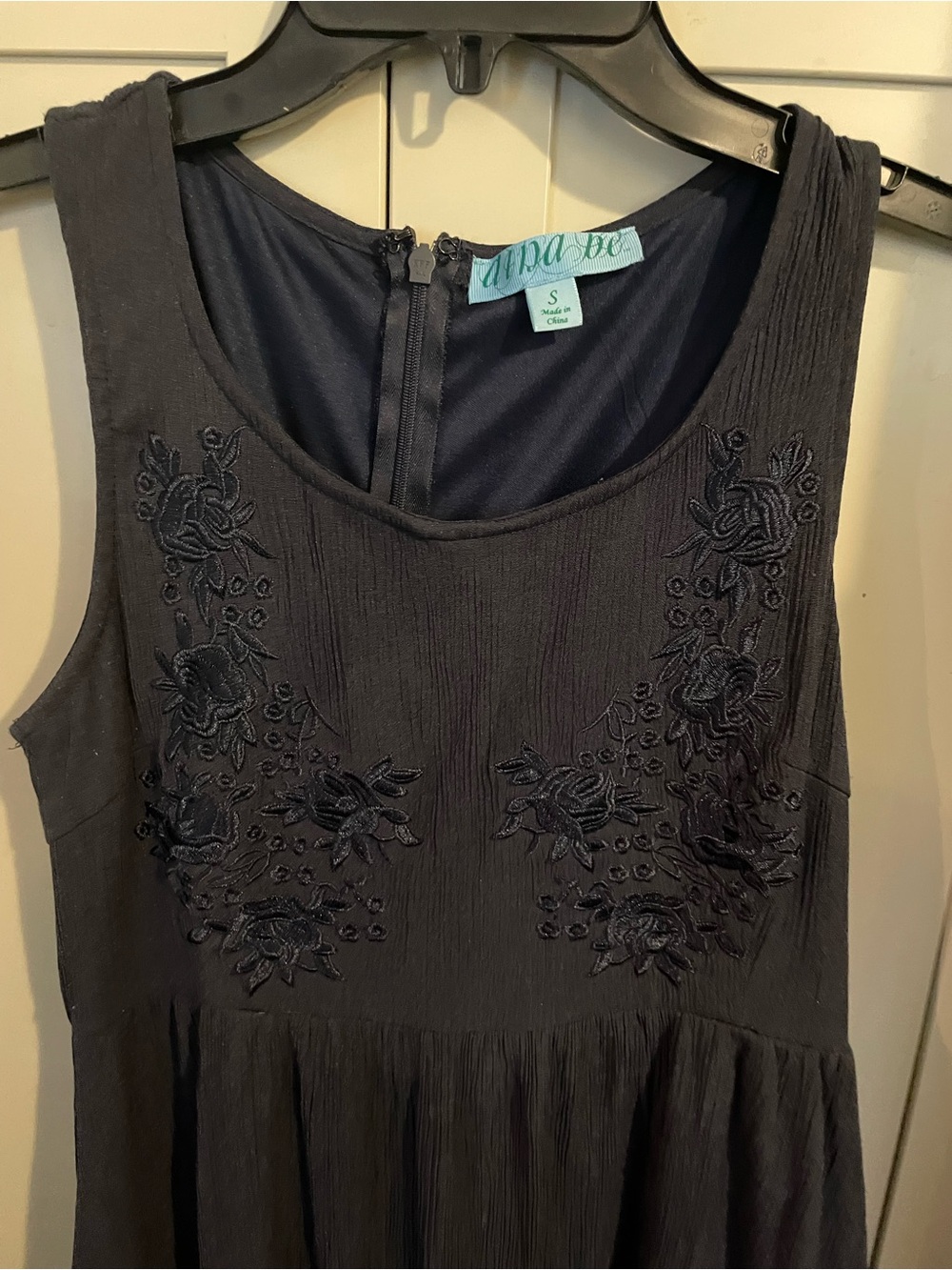 Dina be. Navy Sleeveless Embroidered Midi Dress